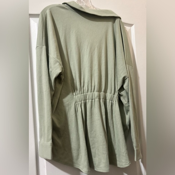 Terea Women’s Zoe Cinched Waist Oversized Shirt Dessert Sage Size XXL - Picture 2 of 3